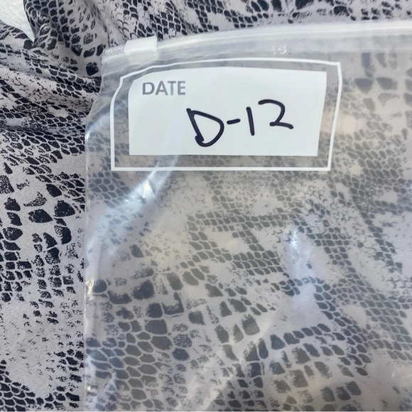 Bevy Flog Shely 30 Pants Gray Python Snakeskin Print - Picture 9 of 9